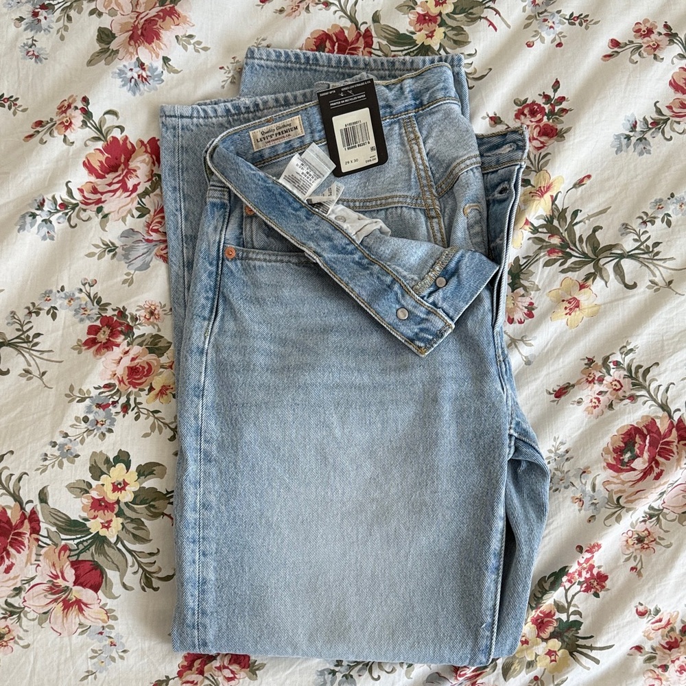 Light Blue Levi’s 501 ‘90s Mid Rise Denim Jeans straight leg 29 x 30 NWT